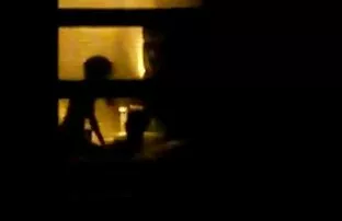 గూ ying చర్యం చేసే వ్యక్తులు - విండో నుండి సెక్స్