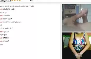 యువ మరియు పరిణతి చెందిన 2 అమ్మాయిలు ఒక కమ్