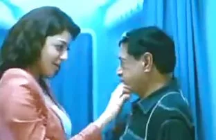 ఓల్డ్ మ్యాన్ అదృశ్యంగా తొలగించబడిన క్లిప్‌తో కాజల్ అగర్వాల్ హాట్ కిస్ వీడియో సెక్సీ మూవీ