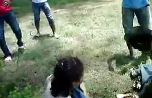 టీనేజ్ కుర్రాడు తార్కి మామను పట్టుకున్నాడు