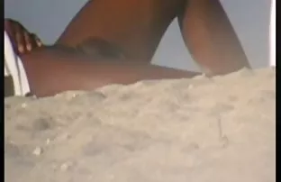 మీ కోసం బీచ్ గూ y చారి నంబర్ వన్