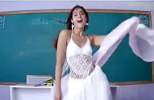 ఉపాధ్యాయురాలిగా నటి ఇలియానా