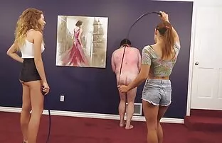Bdsm అందగత్తె నల్లటి జుట్టు గల స్త్రీని ఫెటిష్ డిస్క్ సెక్స్
