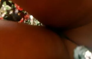 అప్‌స్కిర్ట్ హాట్ రష్యన్ గర్ల్ థాంగ్