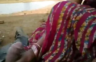 అసంతృప్తి చెందిన గృహిణి భర్త స్నేహితుడిని పీలుస్తుంది
