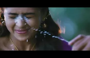 శ్రీ దివ్య ముఖం మీద మళ్ళీ మళ్ళీ తమిళ నటి