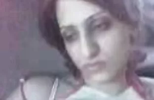 ఆ కొవ్వు అరబ్ పుస్సీతో ఆడుతోంది