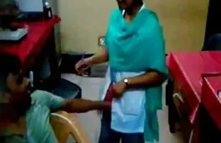 ఫింగర్డ్ టెక్నీషియన్ లేడీ డాక్టర్