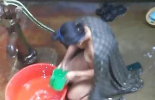 పొరుగు దాచిన స్నానం 4