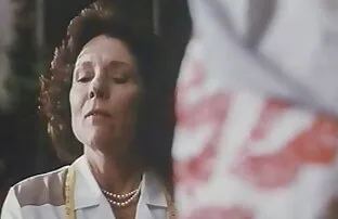 చిత్రంపై మెరుస్తున్నది