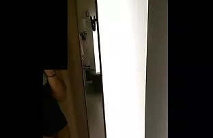 డ్రెస్సింగ్ రూమ్‌లో మెరుస్తున్నది