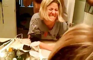 మిల్ఫ్ టేక్స్ ఇట్ అప్ ఆమె గాడిద సెక్సీ బ్లూ సెక్సీ పిక్చర్