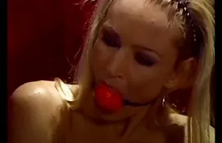 చెరసాలలో పెద్ద రొమ్ము గే bdsm