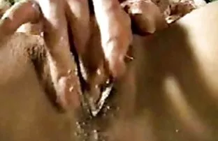 స్త్రీకి తడి క్రీము ఉద్వేగం ఉంటుంది