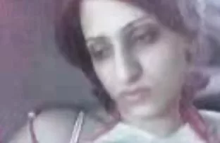 ఆ కొవ్వు అరబ్ పుస్సీతో ఆడుతోంది