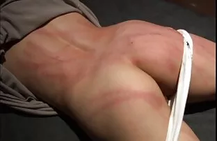 Bdsm బిగ్ టిట్స్ అందగత్తె నల్లటి జుట్టు గల స్త్రీని ఫెటిష్ లెస్బియన్