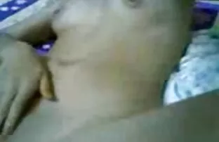 ఇంట్లో ఒంటరిగా ఆడుతుంది