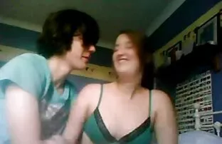 వెబ్‌క్యామ్‌లో టీనేజ్ హోర్నీ