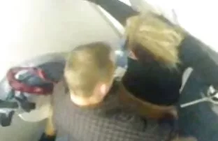 బహిరంగంగా స్నానం చేస్తున్నప్పుడు గూ y చారి