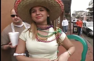 మార్డి గ్రాస్ వద్ద ఇల్లినాయిస్ గర్ల్స్